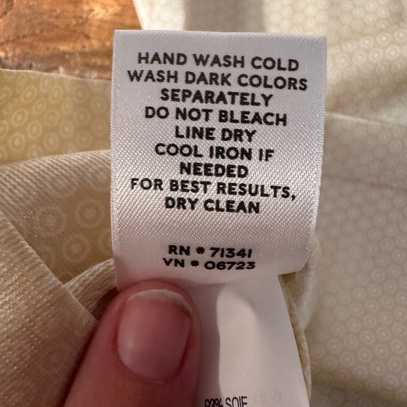 L.L. Bean Silk Blend Long Sleeve Blouse Size 6 - Picture 4 of 8